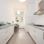 Lari Rijeka