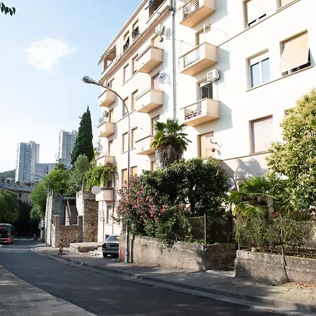 Apartment Lari