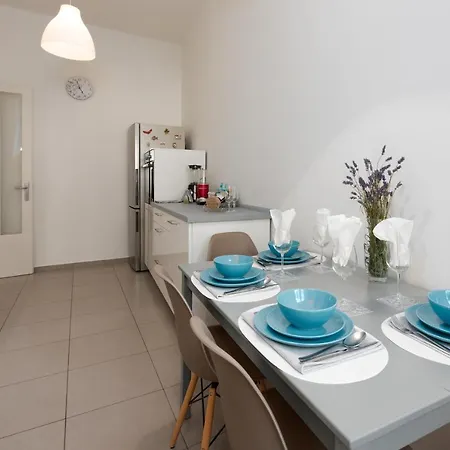 Apartment Lari *