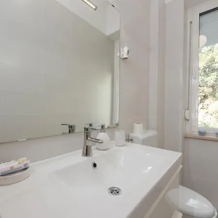 Apartment Lari *